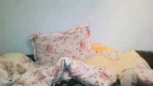Шальная сучка Christine_92 демонстрирует огромную вагину