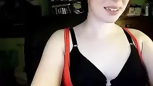 Деревенская барышня Kuzusan мастурбирует вагину