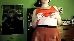 Деревенская барышня Kuzusan мастурбирует вагину