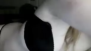 Толстенькая красотка Slutty_goddess обсасывает дилдо