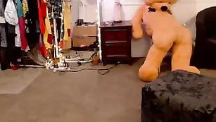 Молодая сучка Missalice_94 дрочит секс игрушками