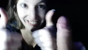 Развратная брюнетка Sextwoo сосет член на свежем воздухе