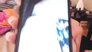 Пикантная брюнетка Thedirtyrussian отсасывает парню член