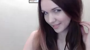 Восхитительная брюнетка Mimika8 позирует в нижнем белье