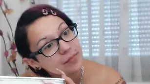 Татуированная телочка Tat2baby дрочит бритые отверстия