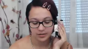 Татуированная телочка Tat2baby дрочит бритые отверстия