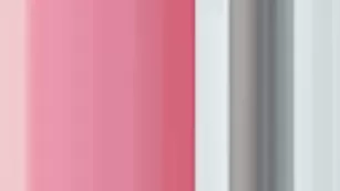 Сексуальная брюнетка Angiekitten позирует в чулочках