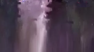 Импозантная самка Sabinasweet ласкает половые губки