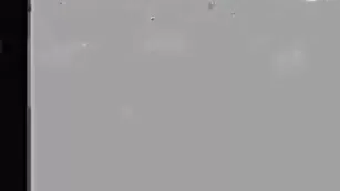 Импозантная самка Sabinasweet ласкает половые губки