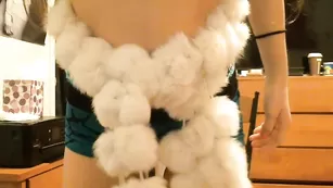 Аппетитная крошка Flirtygirlyy демонстрирует грудь