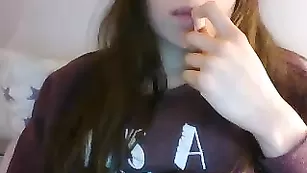 Похотливая сучка Bodnotfac танцует стриптиз