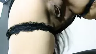 Жаркая старуха Hot_squirt4u дрочит анал и сквиртит