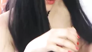 Захватывающая кобыла Aymeefuller соблазняет крупной попой