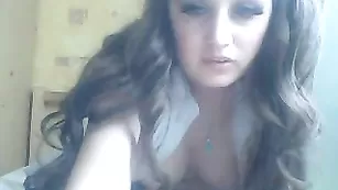 Сексуальная школьница IsabellaBebe показывает интимные места