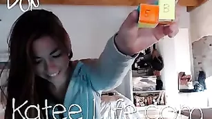 Пылкая брюнеточка Katee Life ласкает большие сиськи