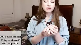 Смазливая куколка Cinnabelle общается во фри чате