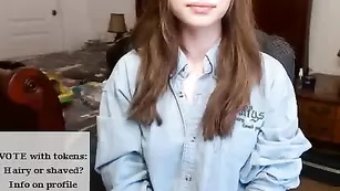 Смазливая куколка Cinnabelle общается во фри чате