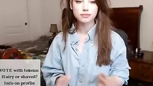 Смазливая куколка Cinnabelle общается во фри чате