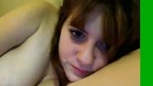 Темноволосая курва Plushtongue показывает обвисшие сиськи