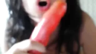 Ажурная чертовка Suzydrunk ласкает вагину
