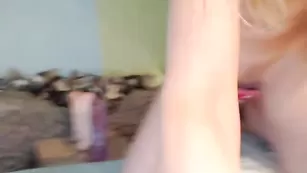 Смазливая крошка Siswet19 прыгает на секс игрушке