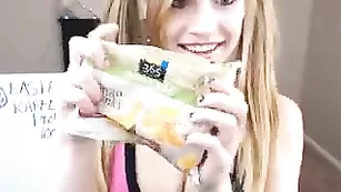 Строптивая куколка GingerOneil общается во фри чате