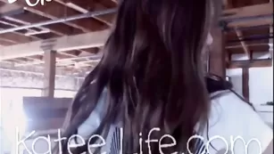 Озорная бестия Katee Life эротично раздевается