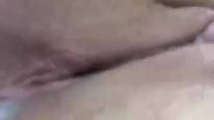 Рыжая куколка Laurenphillips трахает вагину секс игрушкой