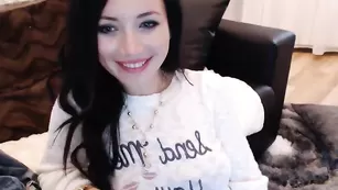 Изысканная сучка Allyson_taylor нежно дрочит пизду
