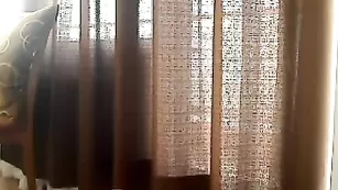 Грудастая путана Moniponimoni ласково мастурбирует пилотку