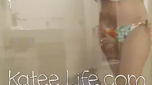 Роскошная детка Katee демонстрирует пышные формы