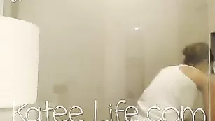 Роскошная детка Katee демонстрирует пышные формы