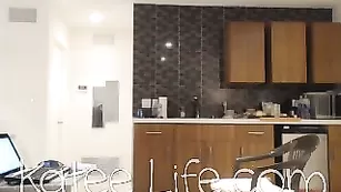 Пышногрудая шлендра Katee Life позирует в трусиках