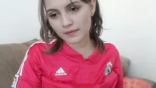Сексуальная фанатка Annietaylor_cb показывает бритую пизду