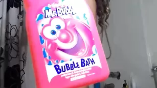 Изысканная курва Chroniclove принимает душ