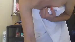 Сочная кобыла Antonia__23 жестко трахает очко