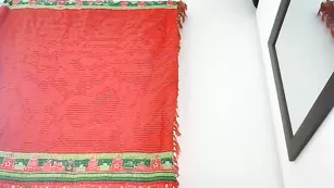 Жаркая брюнетка Hot_yasmin трахает киску секс игрушками