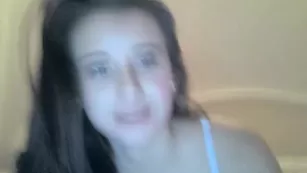 Молоденькая путана Jennypeque94 отсасывает пенис чуваку