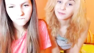 Юные шлюшки Adena_x раздеваются и дрочат пизду