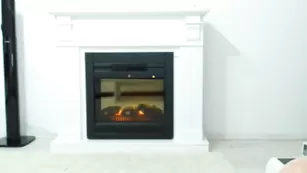 Пылкая шлендра Squirtbetty облизывает дилдо