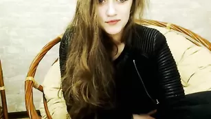 Симпатичная пассия Tina_dous0n нежно теребит вагину
