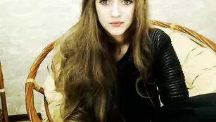 Симпатичная пассия Tina_dous0n нежно теребит вагину