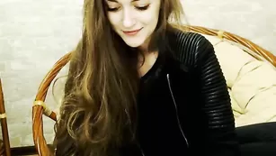Симпатичная пассия Tina_dous0n нежно теребит вагину