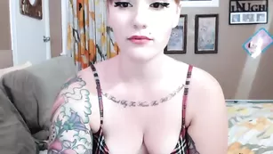 Татуированная пассия Ramonaflour общается во фри чате
