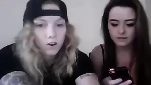 Симпатичные лесби Sl_and_you обнажают крупные сиси