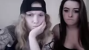 Симпатичные лесби Sl_and_you обнажают крупные сиси