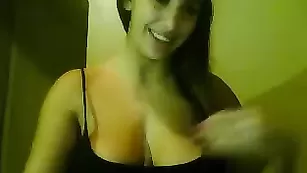 Похотливая малышка Mzz_gabbana обнажает пикантное тело