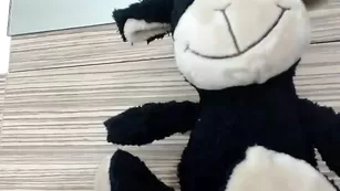 Озорная брюнетка Aalliyahh мастурбирует бритую вагину