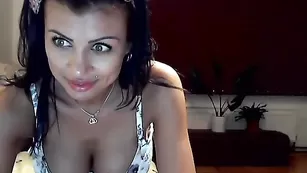 Пылкая самка Xxxwildcatxxx демонстрирует большие сиськи