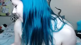 Грудастая краля Kittiesauce позирует обнаженная